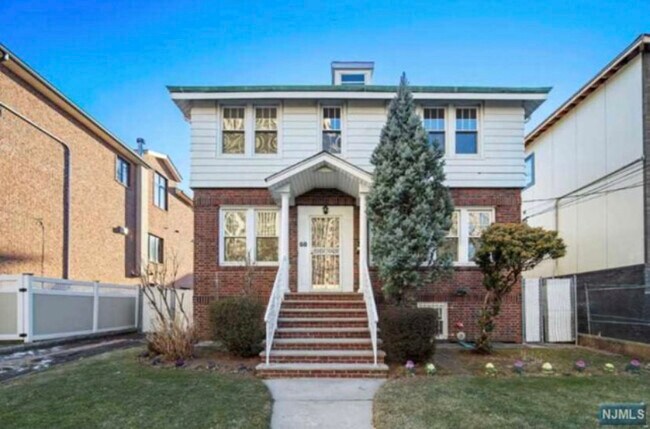 Primary Photo - 68 Lafayette Ave