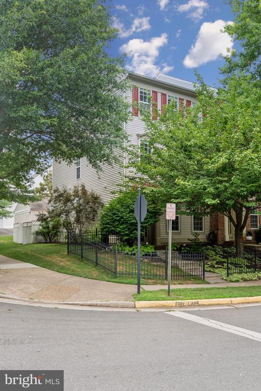 Primary Photo - 20353 Bowfonds St