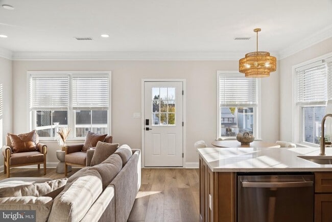 Building Photo - 40 Evergreen Ln