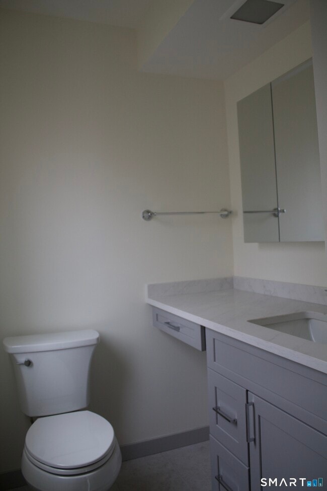 Building Photo - 14b Algonquin Ln