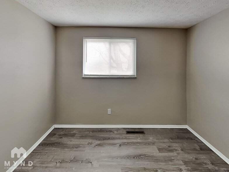 Building Photo - 4539 Paxton Dr S