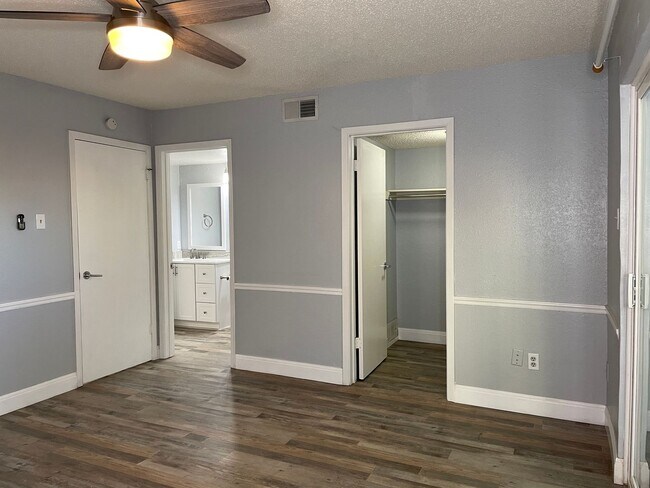 Building Photo - Briarpark Village