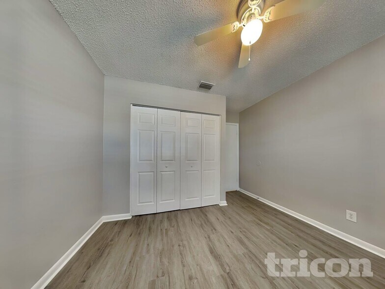 Building Photo - 309 Regal Park Dr