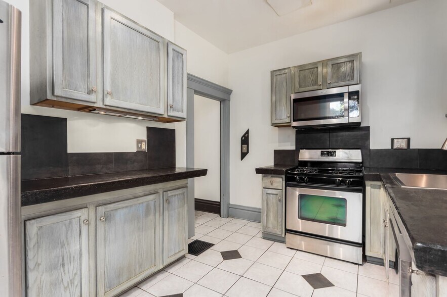 Building Photo - 254 Thurman Ave