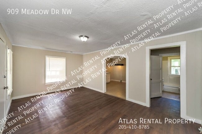 Building Photo - 909 Meadow Dr NW