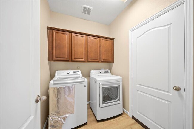 Building Photo - 6146 Sierra Springs Ln