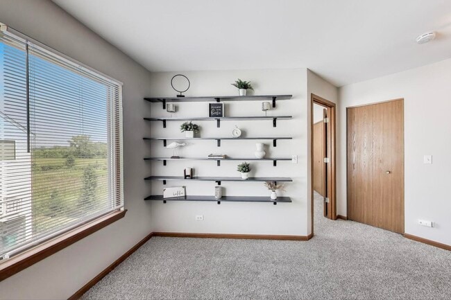 Building Photo - 985 Manchester Cir