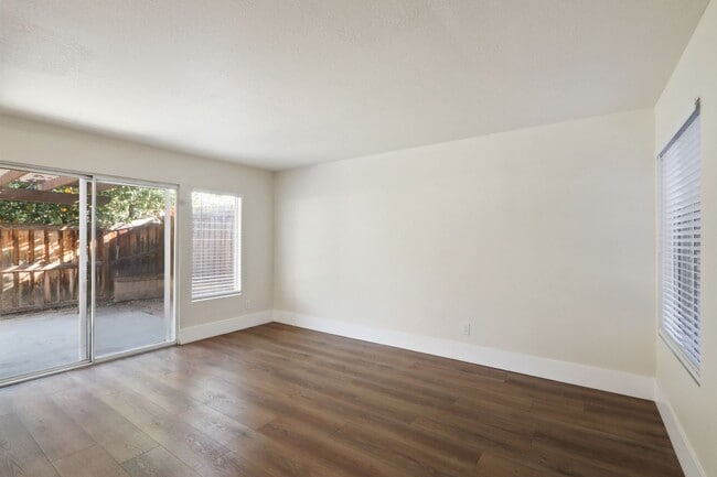 Building Photo - For Rent: Two-Story 3-Bedroom Home in South Corona