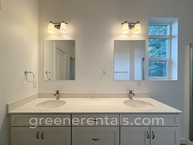 Building Photo - 1944 Olympia Ave NE