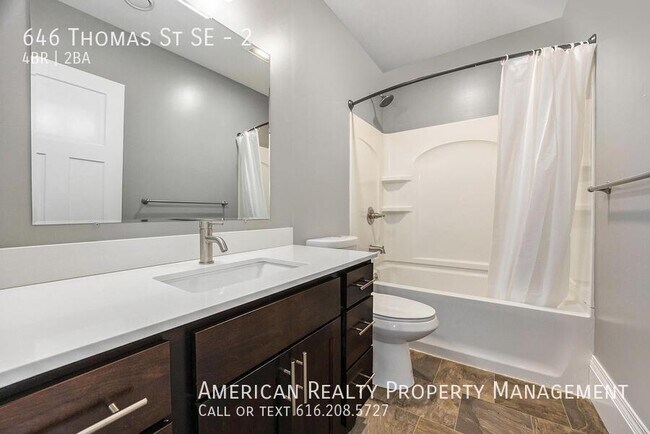 Building Photo - 646 Thomas St SE