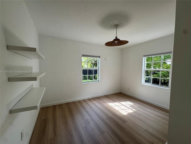 Building Photo - 2450 SW 19th Ave