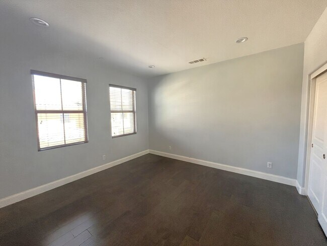 Building Photo - 133 Chantilly