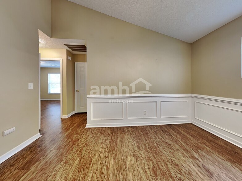 Building Photo - 132 Jupiter Ln