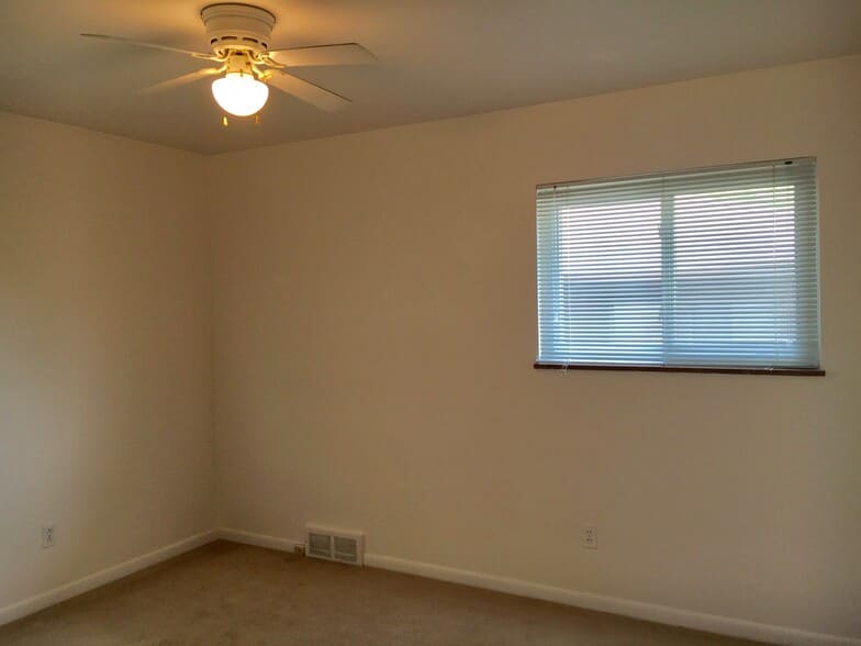 first bedroom - 1822 Jackson Ave