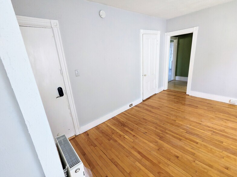 Entrance and Livingroom - 56 Rackleff St