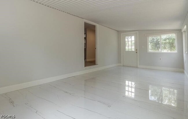 Building Photo - 215 Delray Ave