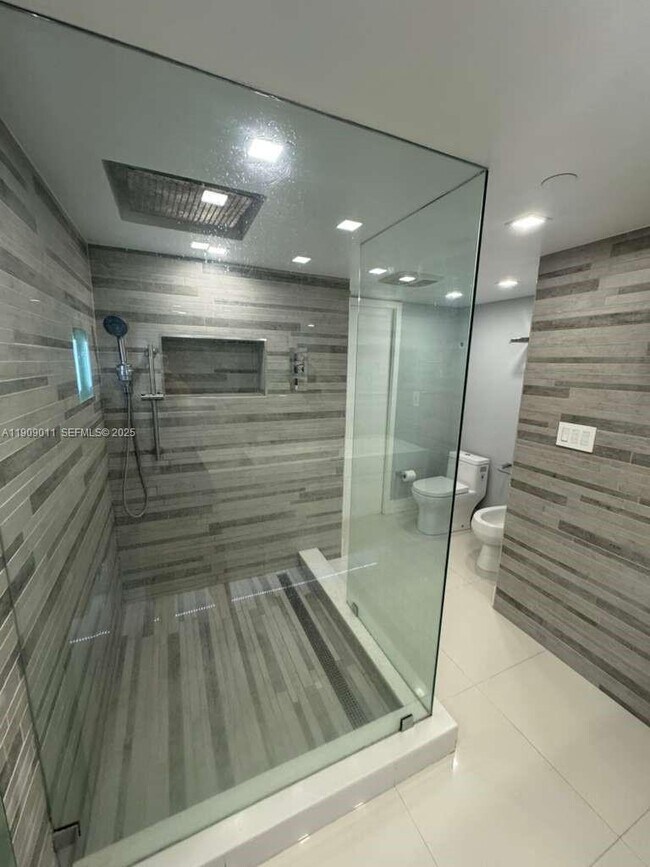 Building Photo - 4000 Towerside Terrace