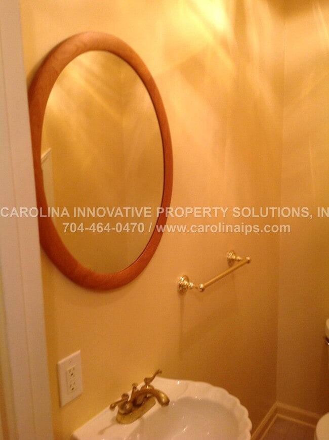 Building Photo - 4535 Dawnwood Dr