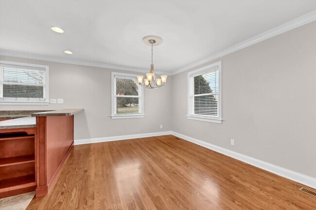 Building Photo - Great Location! Memorial Dr! Beautiful 3 Bedroom 2 Bath Ranch over Unfinished Basement!!