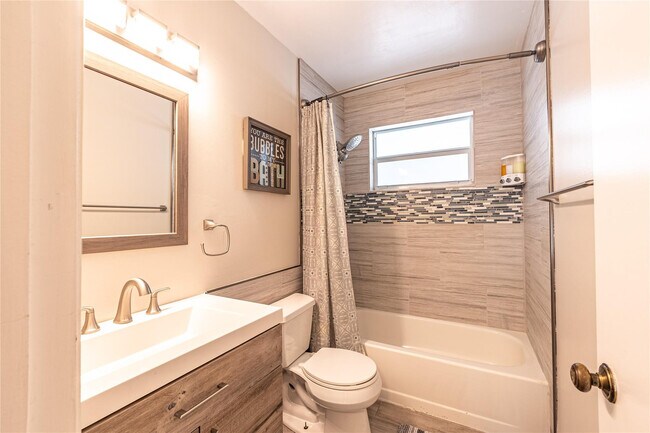 Building Photo - 9871 NW 2nd Ct