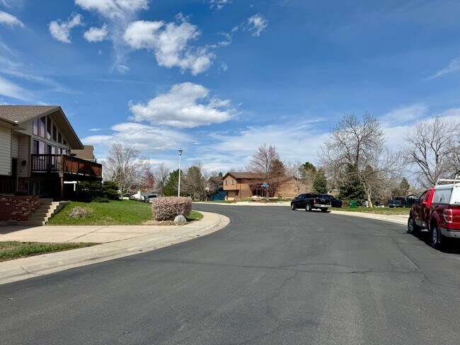 Building Photo - Beautiful 5 bedroom 2.5 bathroom home available NOW!!!