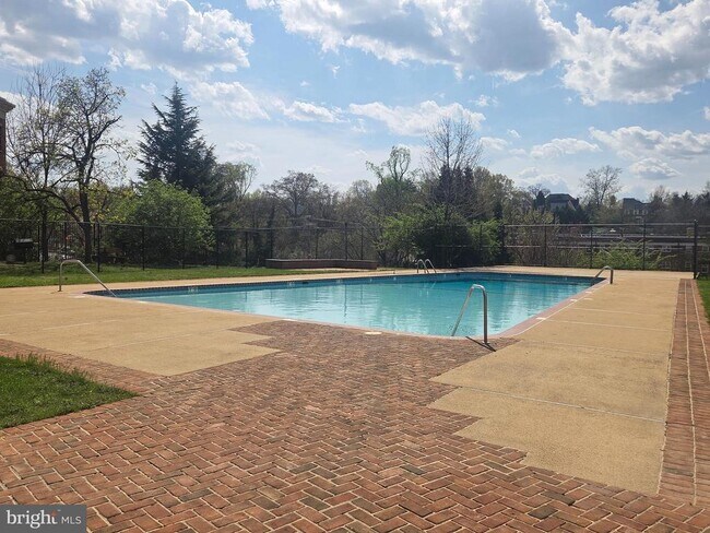 Building Photo - 3000 Spout Run Pkwy