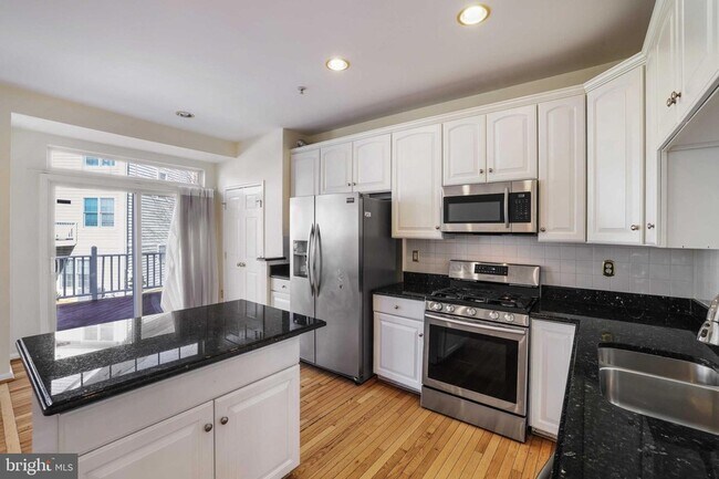 Building Photo - 409 Phelps St