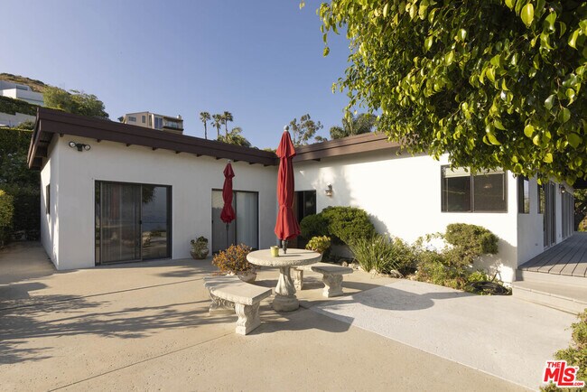 Building Photo - 26863 Via Linda St