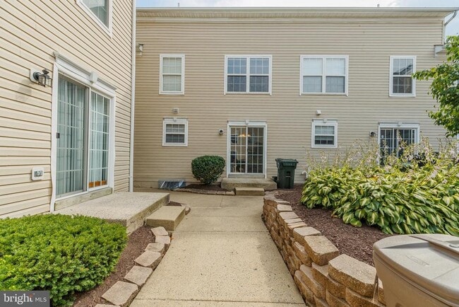 Building Photo - 837 Purple Martin Ct