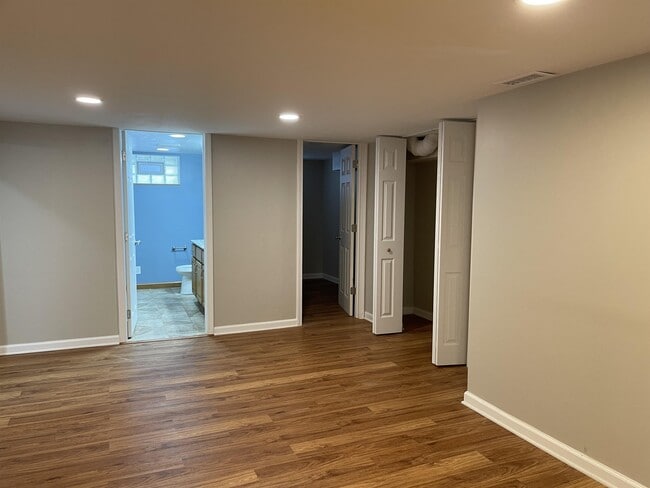 Building Photo - 610 Parkside Dr