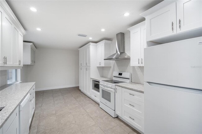 Building Photo - 10237 Tarpon Dr