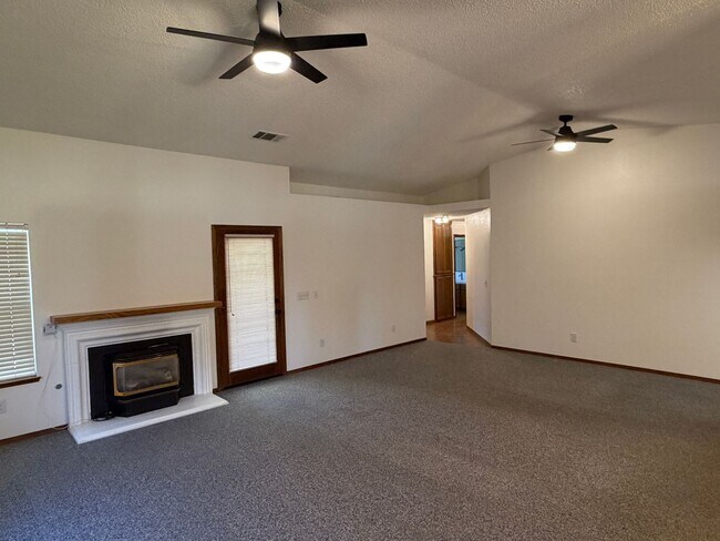 Building Photo - 5933 W Iris Ct