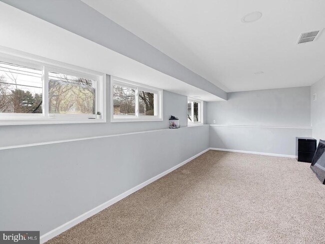 Building Photo - 5 Brennen Ct