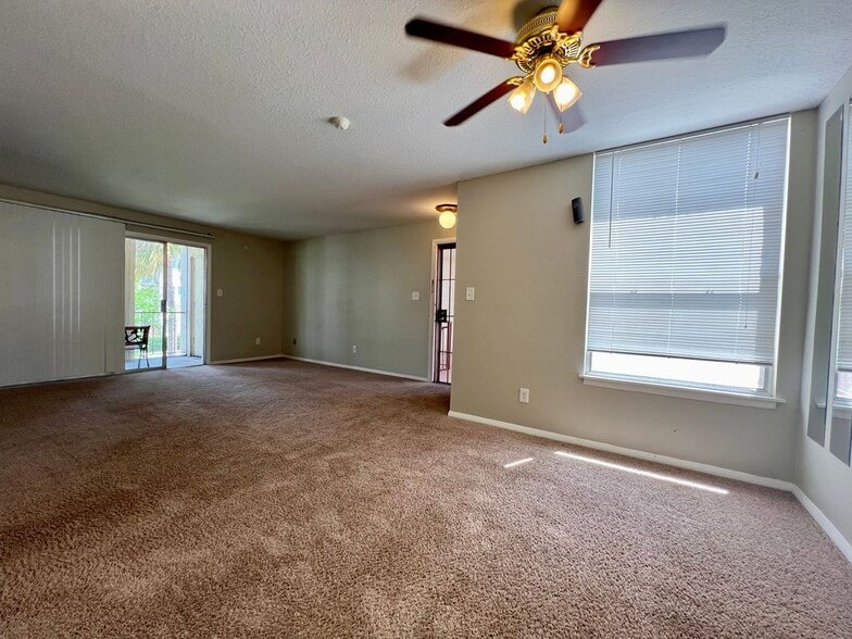 Building Photo - 506 Orange Dr