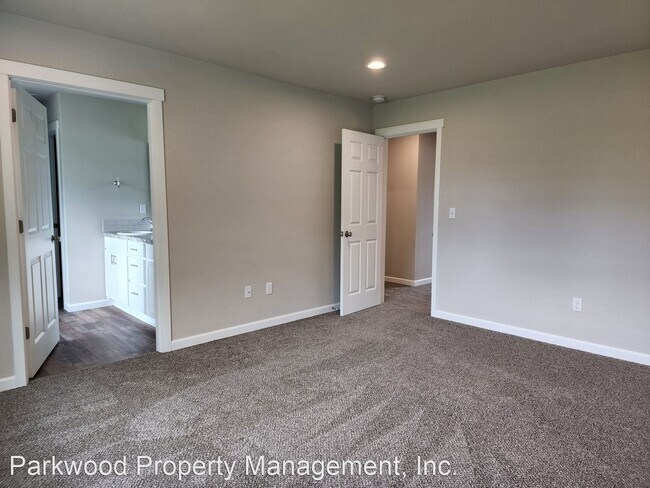 Building Photo - 4 br, 2.5 bath House - 15650 View Dr SE