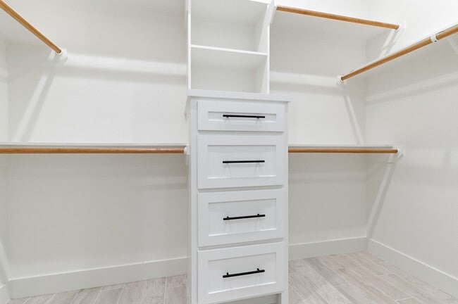 Building Photo - 3515 Country Club Blvd