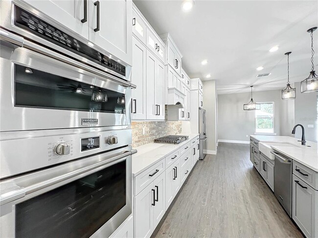 Building Photo - 1793 Lakehill Dr