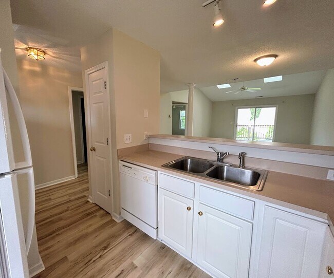 Building Photo - 2BR Condo in Holton Place – Pool, Porch, a...