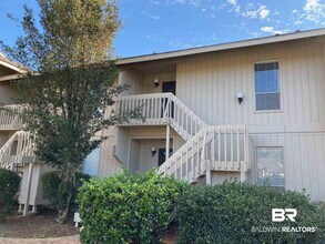 Building Photo - 2055 Sea Cliff Dr N