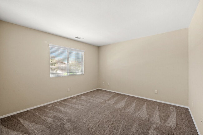 Building Photo - Ideal for Large Families – 6BR/4BA Eastval...