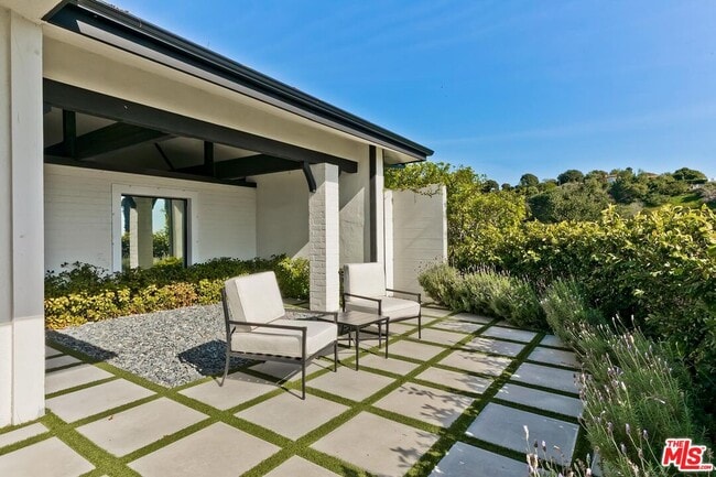 Building Photo - 1075 Wallace Ridge