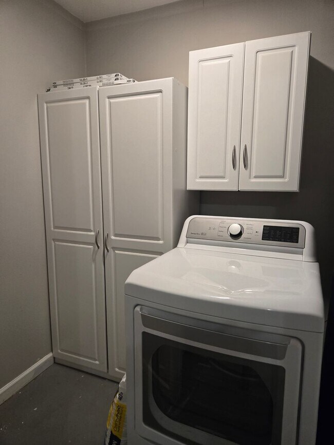 Building Photo - Coming Soon! ?Beautiful 4 bed, 2 bath Home, NO HOA! (Available 05/15/26)