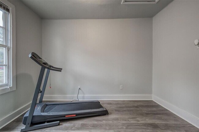 Building Photo - Recently Remodeled 3-Bedroom Home with Gat...