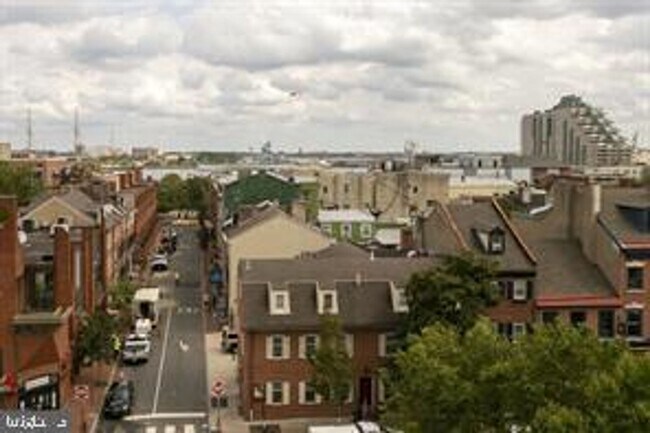 Building Photo - Bi-Level Penthouse with 3 Balconies & Delaware River Views | 3 Bed, 3 Bath | Society Hill