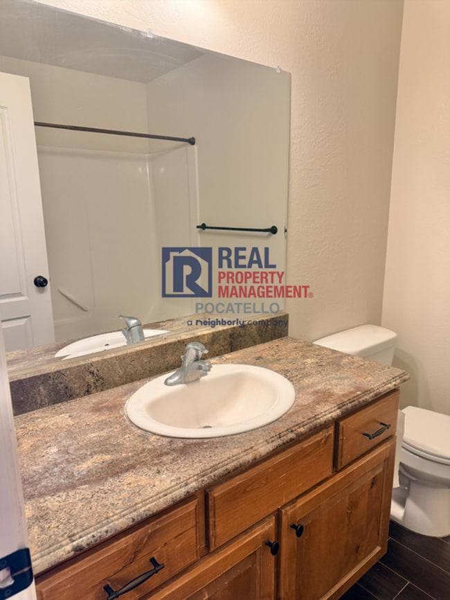 Building Photo - Beautiful 4 bed 3 bath home - 2 car garage...