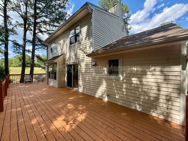 Building Photo - 327 St Thomas Dr