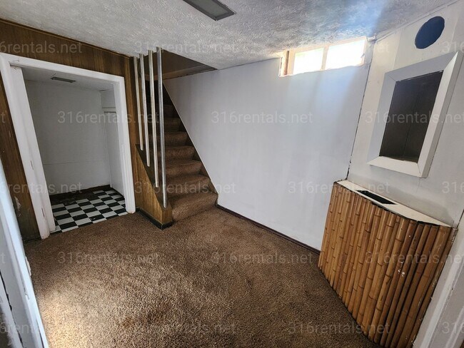 Building Photo - 1348 N Crestway Ave