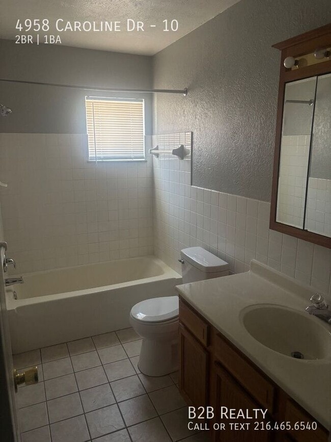 Building Photo - 4958 Caroline Dr