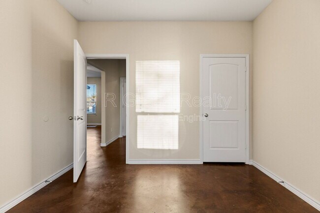 Building Photo - 120 Flat Creek Dr