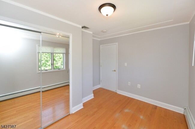 Building Photo - 142 Grand Ave